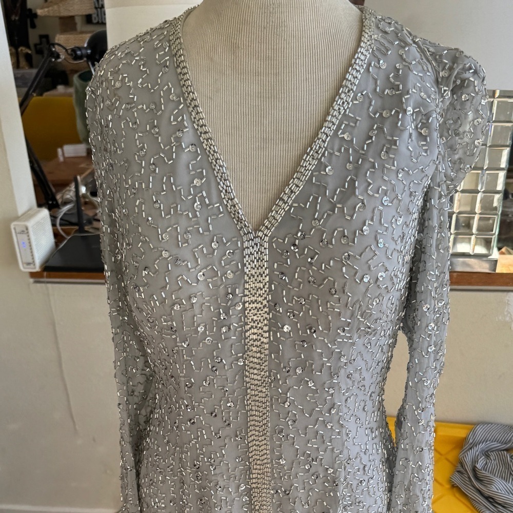 Elegant beaded silk gown size 8 silver / grey long sleeve vintage flawless - Picture 2 of 16